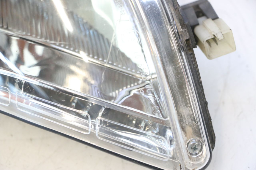 photo de PRAWA LAMPA PRZEDNIA PEUGEOT SATELIS 125 (2013 - 2018) - Stan powierzchni