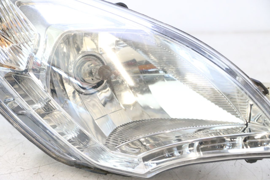 photo de PRAWA LAMPA PRZEDNIA PEUGEOT SATELIS 125 (2013 - 2018) - Oznaczenia i referencje