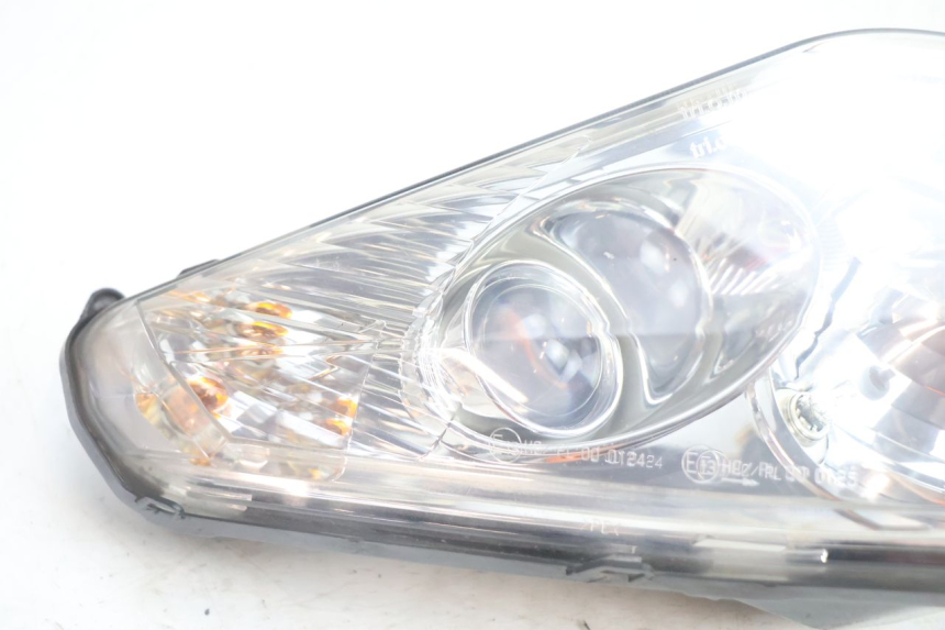 photo de PRAWA LAMPA PRZEDNIA PEUGEOT SATELIS 125 (2006 - 2009) - Szczegół części