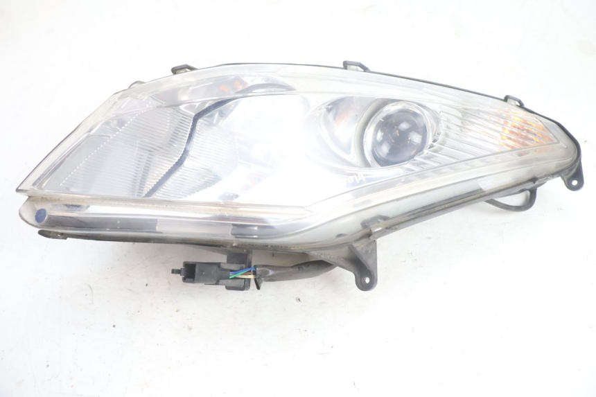 photo de PRAWA LAMPA PRZEDNIA PEUGEOT SATELIS 125 (2006 - 2009) - Zbliżenie techniczne