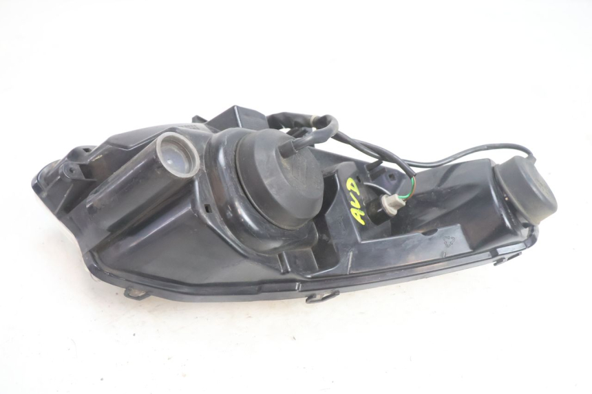 photo de PRAWA LAMPA PRZEDNIA PEUGEOT SATELIS 125 (2006 - 2009) - Punkty mocowania