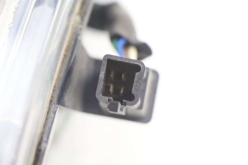 photo de PRAWA LAMPA PRZEDNIA PEUGEOT SATELIS 125 (2006 - 2009) - Stan powierzchni