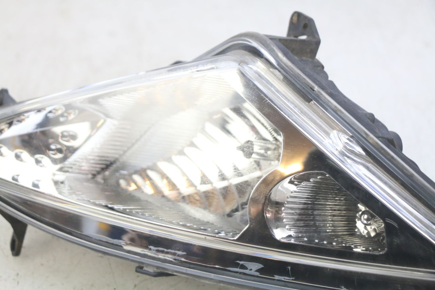 photo de PRAWA LAMPA PRZEDNIA PEUGEOT SPEEDFIGHT 3 AIR 50 (2009 - 2015) - Zoom stanu zużycia