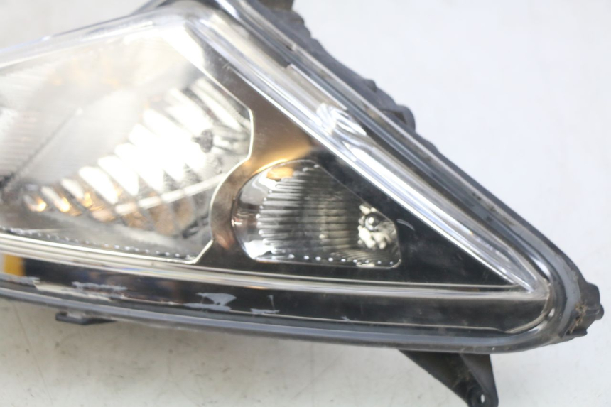 photo de PRAWA LAMPA PRZEDNIA PEUGEOT SPEEDFIGHT 3 AIR 50 (2009 - 2015) - Inny kąt widzenia