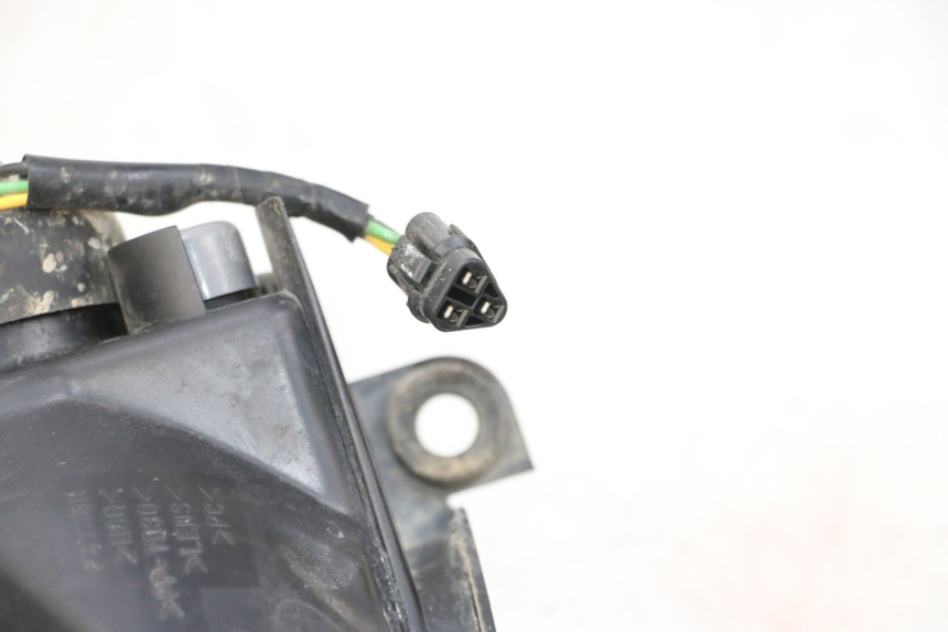 photo de PRAWA LAMPA PRZEDNIA YAMAHA YFM R RAPTOR 250 (2008 - 2014) - Zbliżenie techniczne