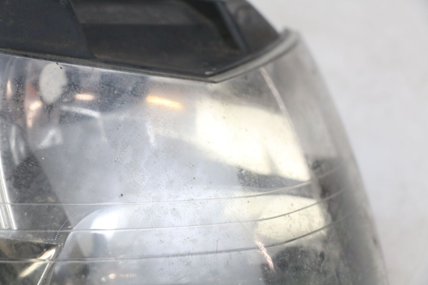 photo de REFLEKTOR PRZEDNI HONDA FES PANTHEON 2T 125 (1998 - 2002) - Widok z bliska