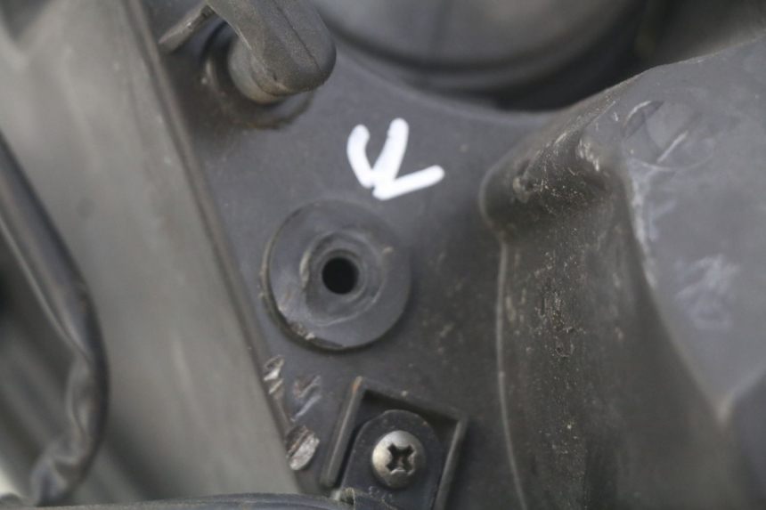 photo de REFLEKTOR PRZEDNI HONDA FES PANTHEON 125 (2003 - 2007) - Zbliżenie techniczne