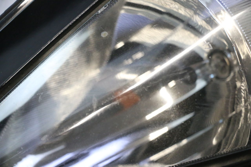 photo de REFLEKTOR PRZEDNI HONDA FES PANTHEON 125 (2003 - 2007) - Oznaczenia i referencje