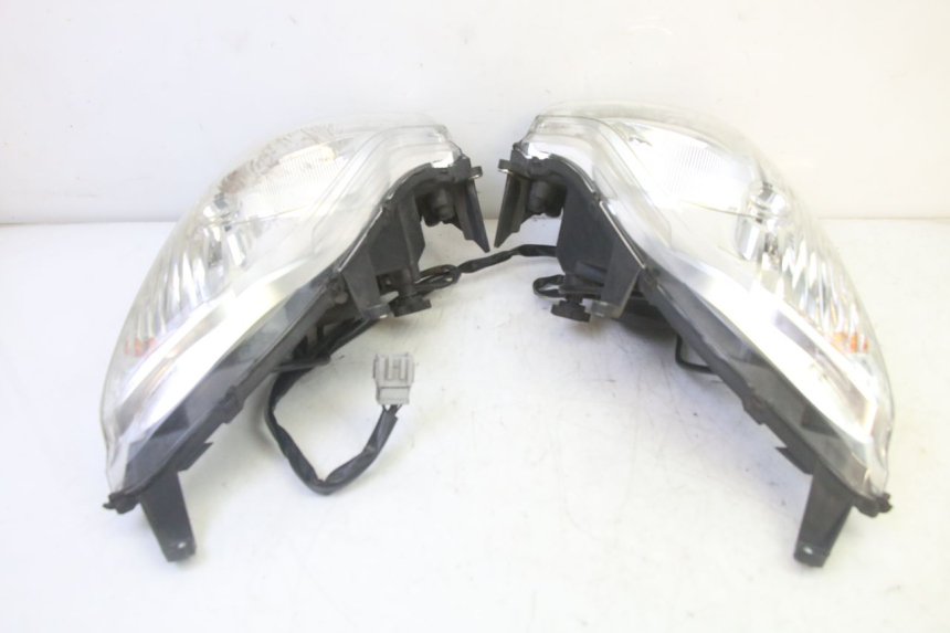 photo de REFLEKTOR PRZEDNI HONDA FES S-WING SWING ABS 125 (2007 - 2015) - Widok ogólny