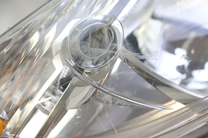 photo de REFLEKTOR PRZEDNI HONDA FES S-WING SWING ABS 125 (2007 - 2015) - Oznaczenia i referencje