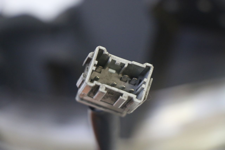 photo de REFLEKTOR PRZEDNI HONDA FES S-WING SWING ABS 125 (2007 - 2015) - Stan powierzchni