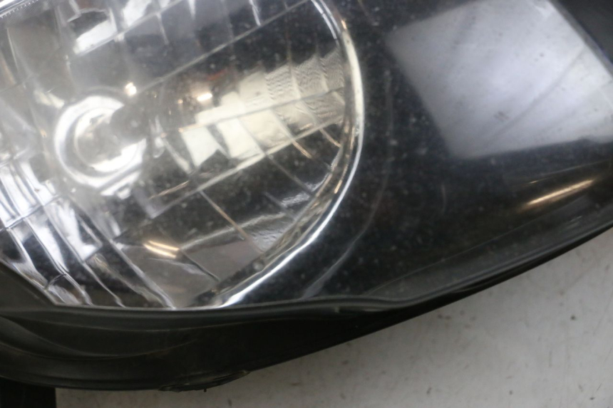 photo de REFLEKTOR PRZEDNI YAMAHA FJR ABS 1300 (2006 - 2012) - Zbliżenie techniczne