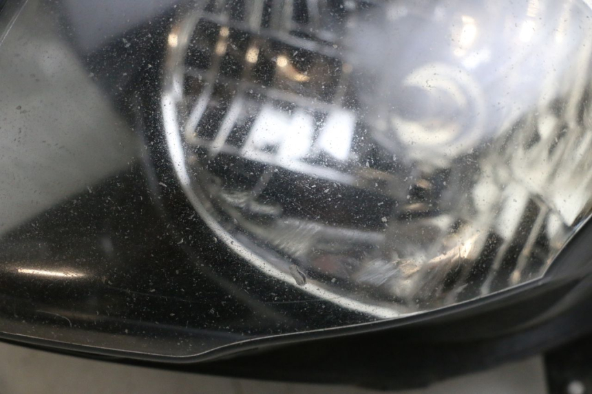 photo de REFLEKTOR PRZEDNI YAMAHA FJR ABS 1300 (2006 - 2012) - Stan powierzchni