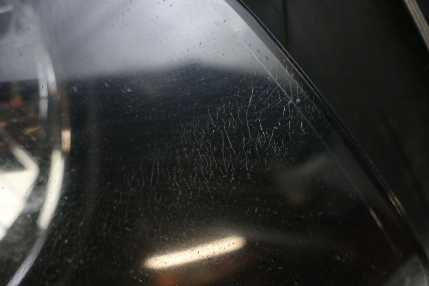 photo de REFLEKTOR PRZEDNI YAMAHA FJR ABS 1300 (2006 - 2012) - Zbliżenie techniczne