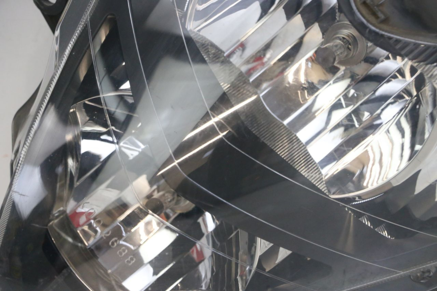 photo de REFLEKTOR PRZEDNI HONDA FJS SILVERWING SILVER WING 600 (2001 - 2010) - Widok z bliska