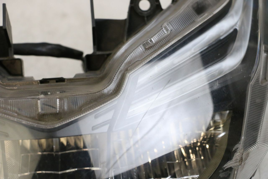 photo de REFLEKTOR PRZEDNI HONDA FORZA 125 (2015 - 2016) - Zbliżenie techniczne