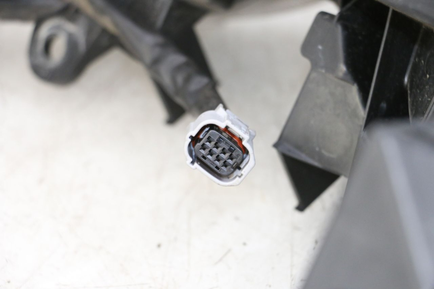 photo de REFLEKTOR PRZEDNI HONDA FORZA 125 (2015 - 2016) - Stan powierzchni