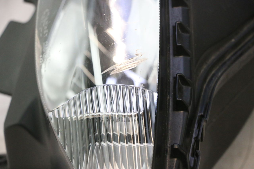 photo de PRZEDNIA LAMPA YAMAHA FZ8 800 (2010 - 2016) - Zbliżenie komponentów