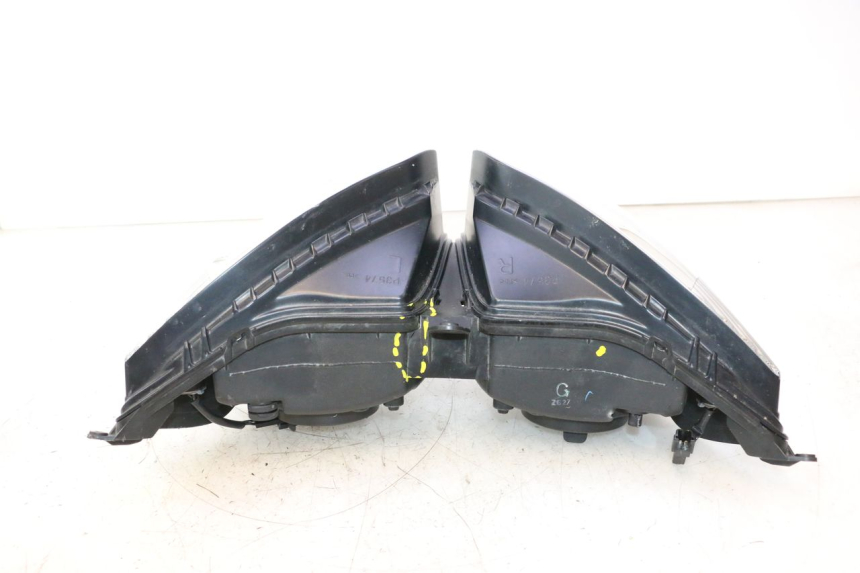 photo de PRZEDNIA LAMPA YAMAHA FZ8 800 (2010 - 2016) - Zoom jakości