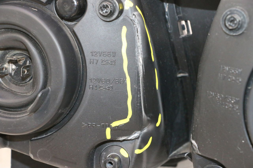 photo de PRZEDNIA LAMPA YAMAHA FZ8 800 (2010 - 2016) - Widok profilu