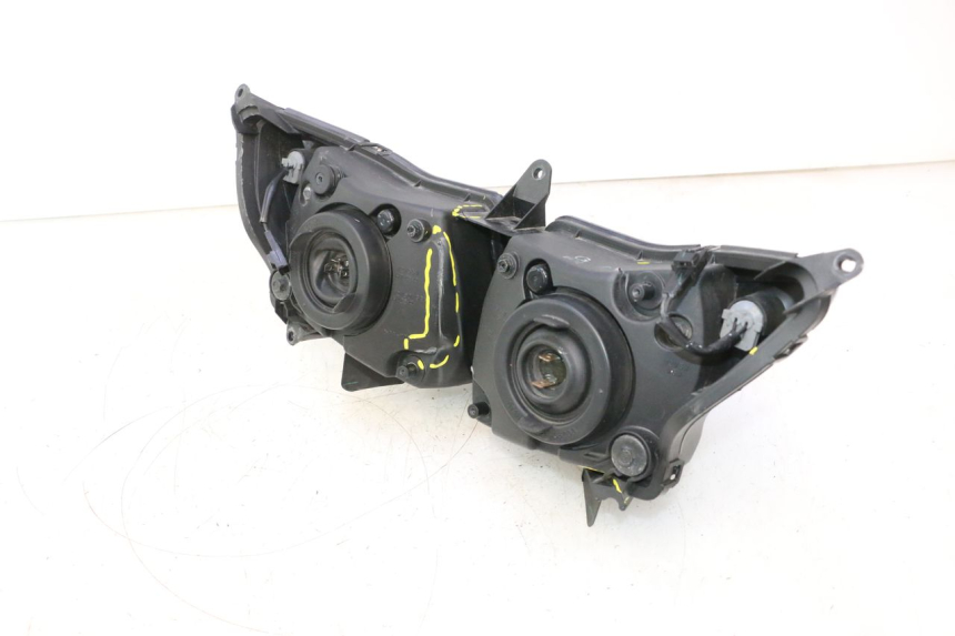 photo de PRZEDNIA LAMPA YAMAHA FZ8 800 (2010 - 2016) - Szczegół części