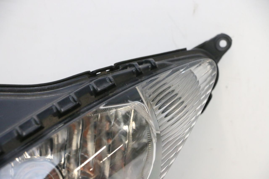 photo de PRZEDNIA LAMPA YAMAHA FZ8 800 (2010 - 2016) - Zbliżenie techniczne