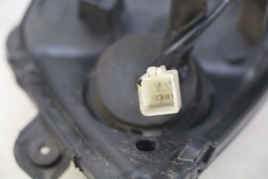 photo de LEWY PRZEDNI REFLEKTOR PEUGEOT CITYSTAR 2T 50 (2018 - 2021) - Zbliżenie techniczne