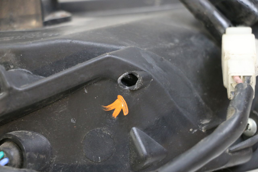 photo de LEWY PRZEDNI REFLEKTOR NECO GPX LC 2T 50 (2014 - 2018) - Zbliżenie techniczne