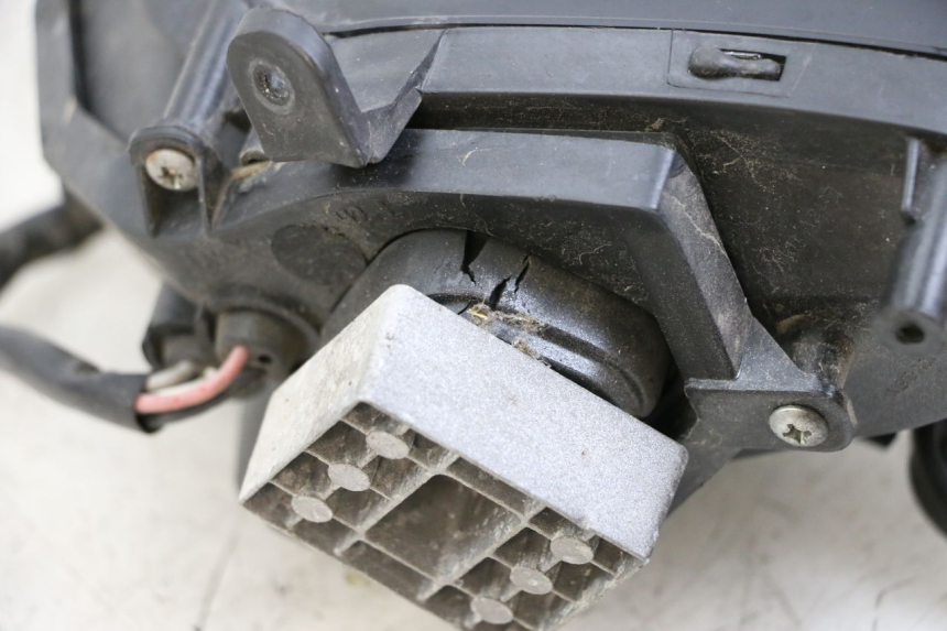 photo de LEWY PRZEDNI REFLEKTOR NECO GPX LC 2T 50 (2014 - 2018) - Punkty mocowania