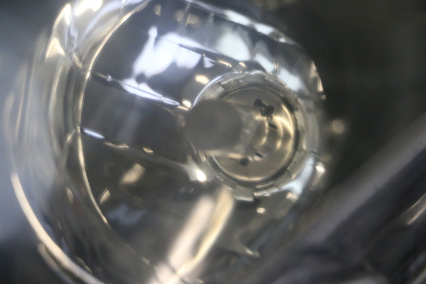 photo de LEWY PRZEDNI REFLEKTOR KEEWAY MATRIX RX9 125 (2006 - 2007) - Zoom stanu zużycia