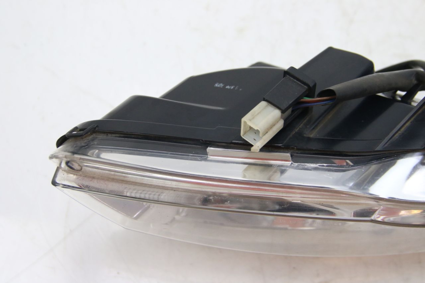 photo de LEWY PRZEDNI REFLEKTOR PEUGEOT SATELIS 125 (2006 - 2009) - Widok produktu