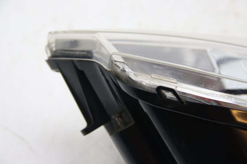 photo de LEWY PRZEDNI REFLEKTOR PEUGEOT SATELIS 125 (2006 - 2009) - Część sprawdzona