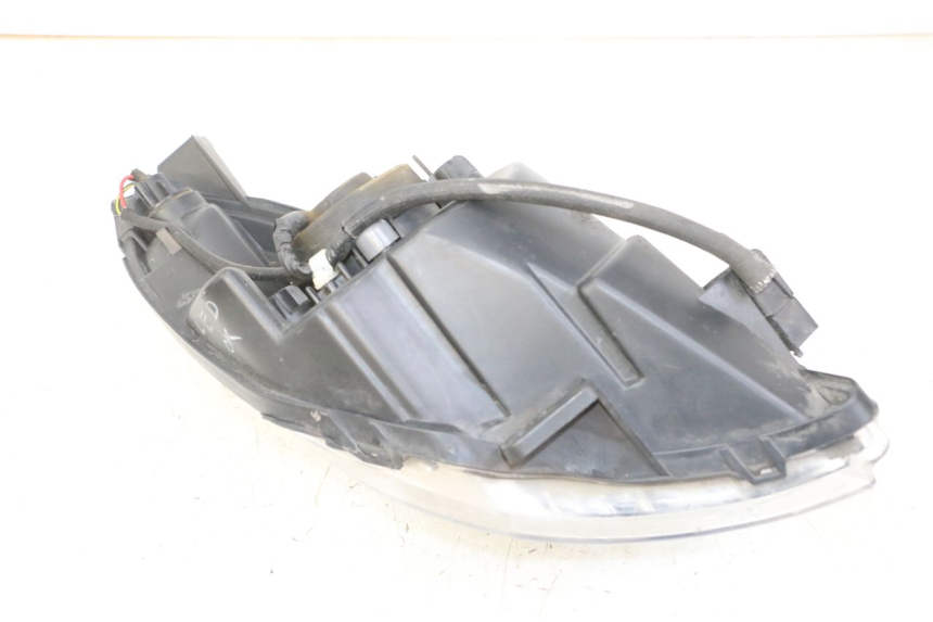 photo de LEWY PRZEDNI REFLEKTOR PEUGEOT SATELIS 125 (2013 - 2018) - Zoom stanu zużycia