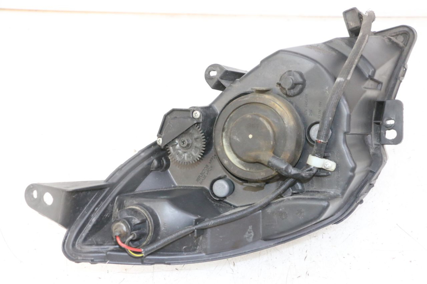 photo de LEWY PRZEDNI REFLEKTOR PEUGEOT SATELIS 125 (2013 - 2018) - Inny kąt widzenia