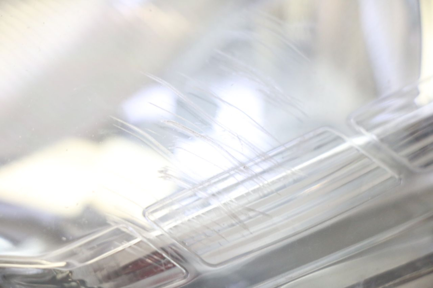 photo de LEWY PRZEDNI REFLEKTOR PEUGEOT SATELIS 125 (2010 - 2012) - Zbliżenie techniczne