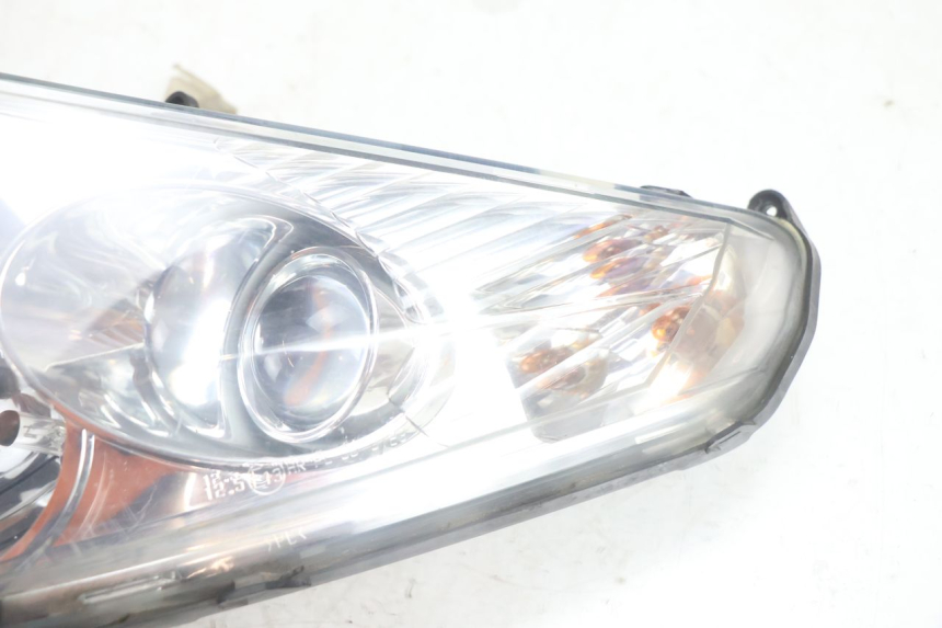 photo de LEWY PRZEDNI REFLEKTOR PEUGEOT SATELIS 125 (2006 - 2009) - Inny kąt widzenia
