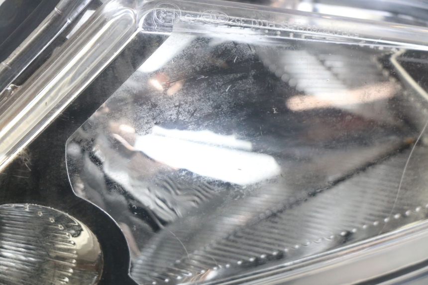 photo de LEWY PRZEDNI REFLEKTOR PEUGEOT SPEEDFIGHT 3 AIR 50 (2009 - 2015) - Inny kąt widzenia