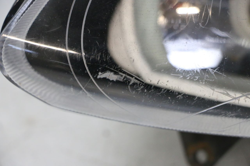 photo de LEWY PRZEDNI REFLEKTOR YAMAHA TZR 50 (2008 - 2016) - Oznaczenia i referencje