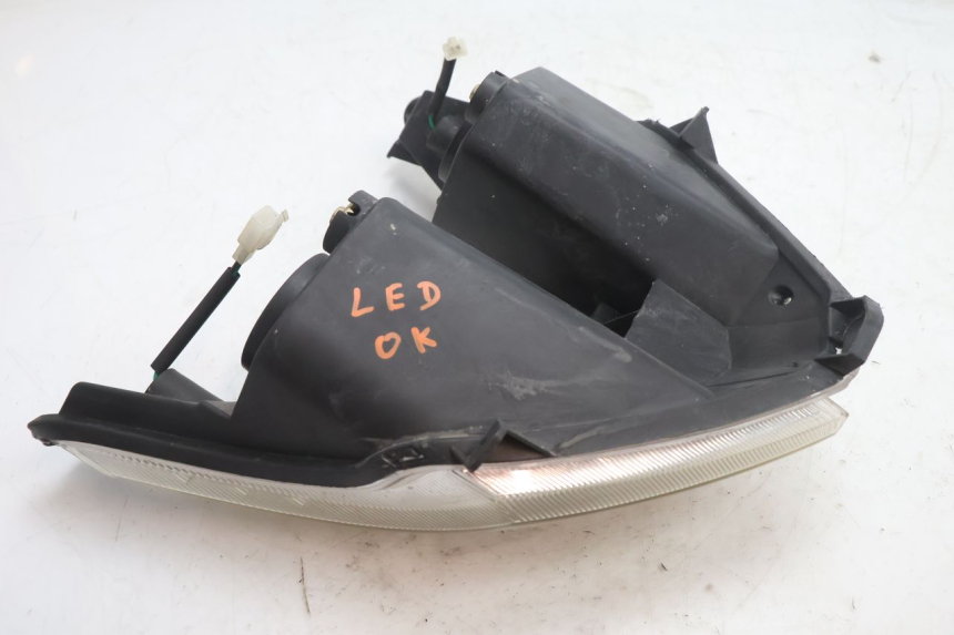 photo de REFLEKTOR PRZEDNI TNT MOTOR GRIDO 2T 50 (2010 - 2019) - Zbliżenie techniczne