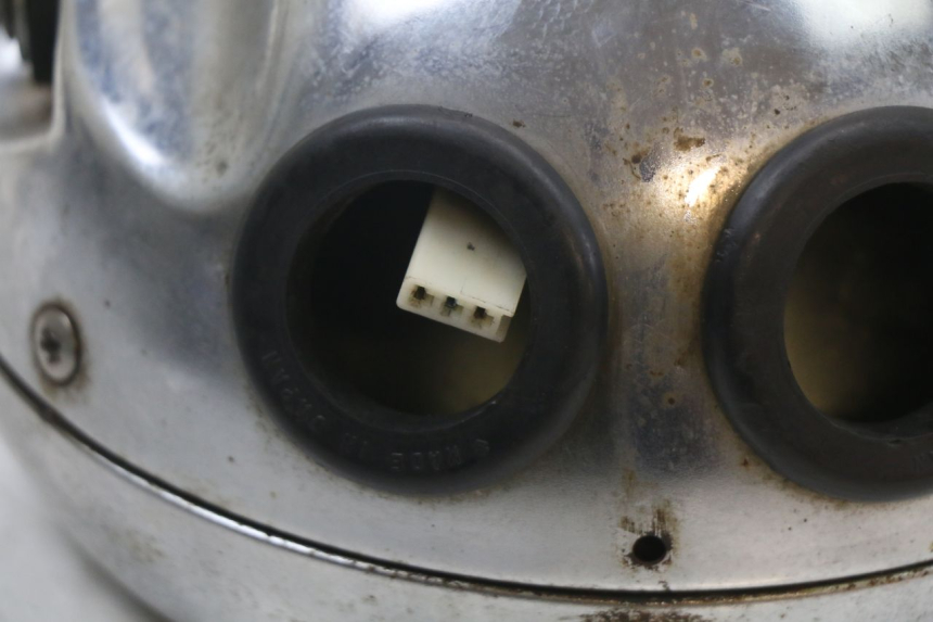 photo de REFLEKTOR PRZEDNI SUZUKI GSX E 250 (1982 - 1983) - Punkty mocowania