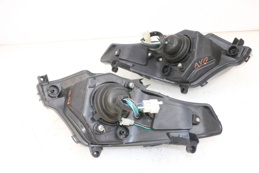 photo de REFLEKTOR PRZEDNI JM MOTORS GTS 125 (2015 - 2019) - Zbliżenie techniczne