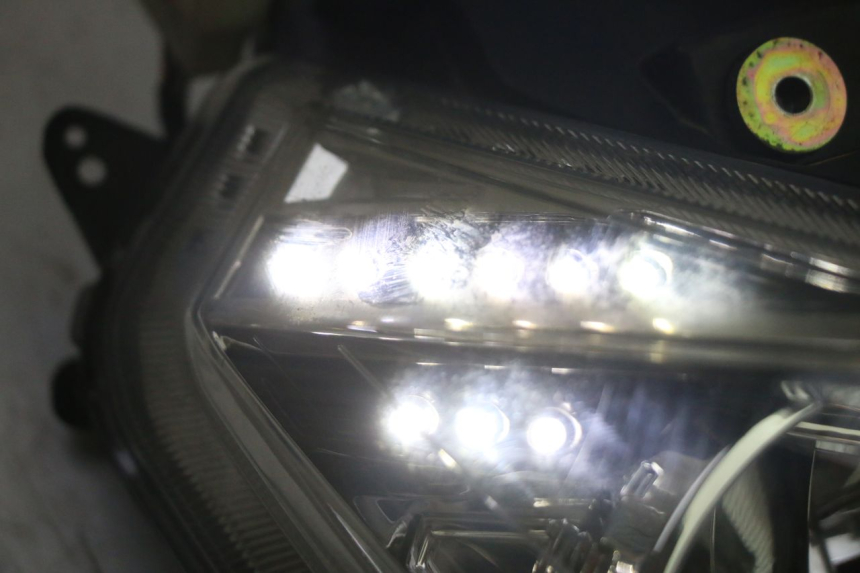 photo de REFLEKTOR PRZEDNI SYM JET 14 4T 50 (2018 - 2022) - Inny kąt widzenia