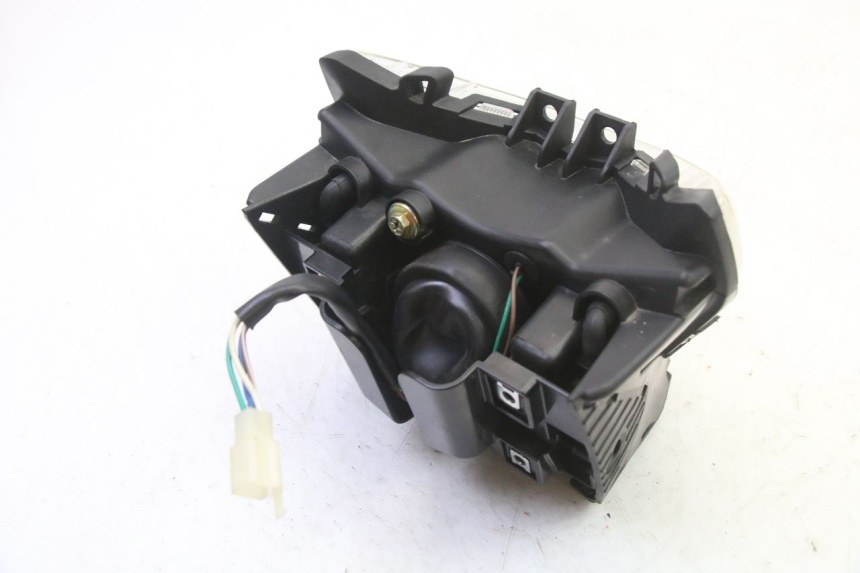 photo de REFLEKTOR PRZEDNI KIDEN KD125-G 125 (2018 - 2022) - Zbliżenie techniczne