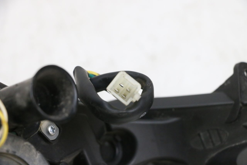 photo de REFLEKTOR PRZEDNI PEUGEOT KISBEE 4T 50 (2010 - 2017) - Szczegół części