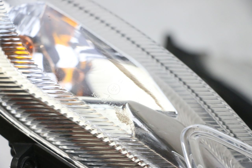 photo de REFLEKTOR PRZEDNI PEUGEOT KISBEE 4T 50 (2010 - 2017) - Stan powierzchni