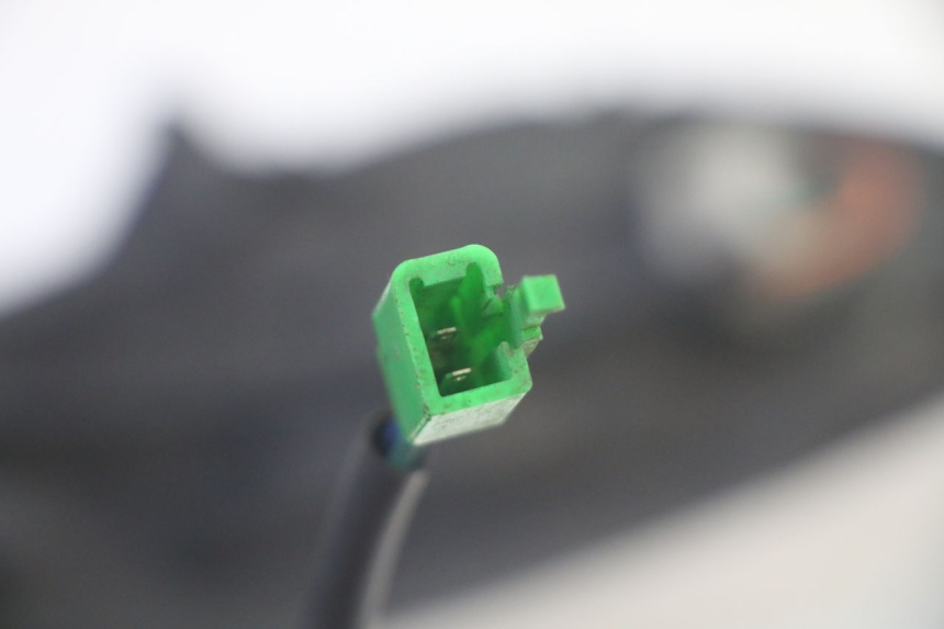 photo de REFLEKTOR PRZEDNI PEUGEOT KISBEE 4T 50 (2018 - 2022) - Szczegóły charakterystyczne