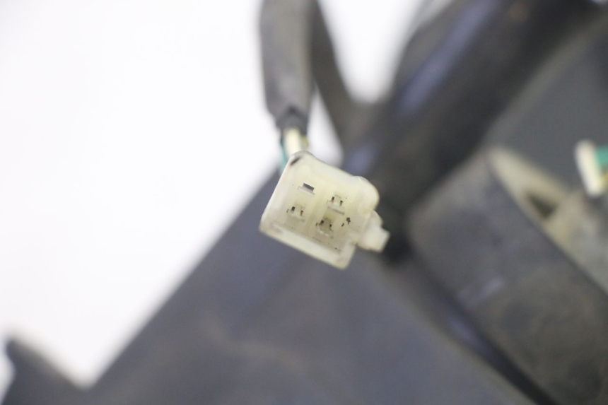 photo de REFLEKTOR PRZEDNI PEUGEOT KISBEE 4T 50 (2010 - 2017) - Zbliżenie komponentów