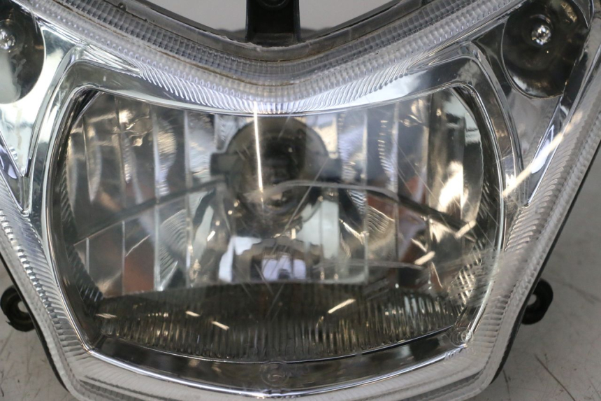 photo de REFLEKTOR PRZEDNI PEUGEOT KISBEE 4T 50 (2010 - 2017) - Widok z bliska