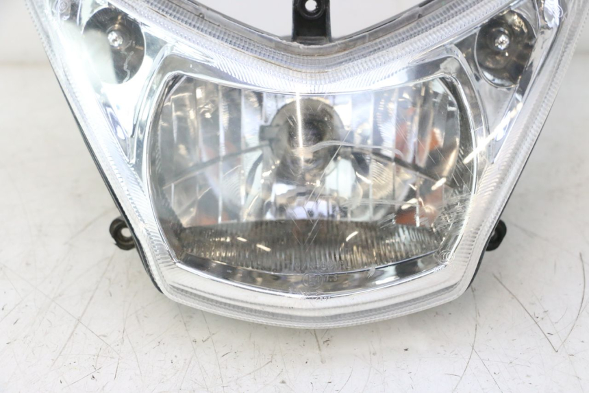photo de REFLEKTOR PRZEDNI PEUGEOT KISBEE 4T 50 (2010 - 2017) - Struktura - zbliżenie