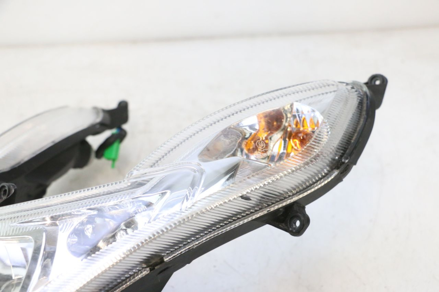 photo de PRZEDNIA LAMPA PEUGEOT KISBEE 4T 50 (2023 - 2026) - Widok z bliska
